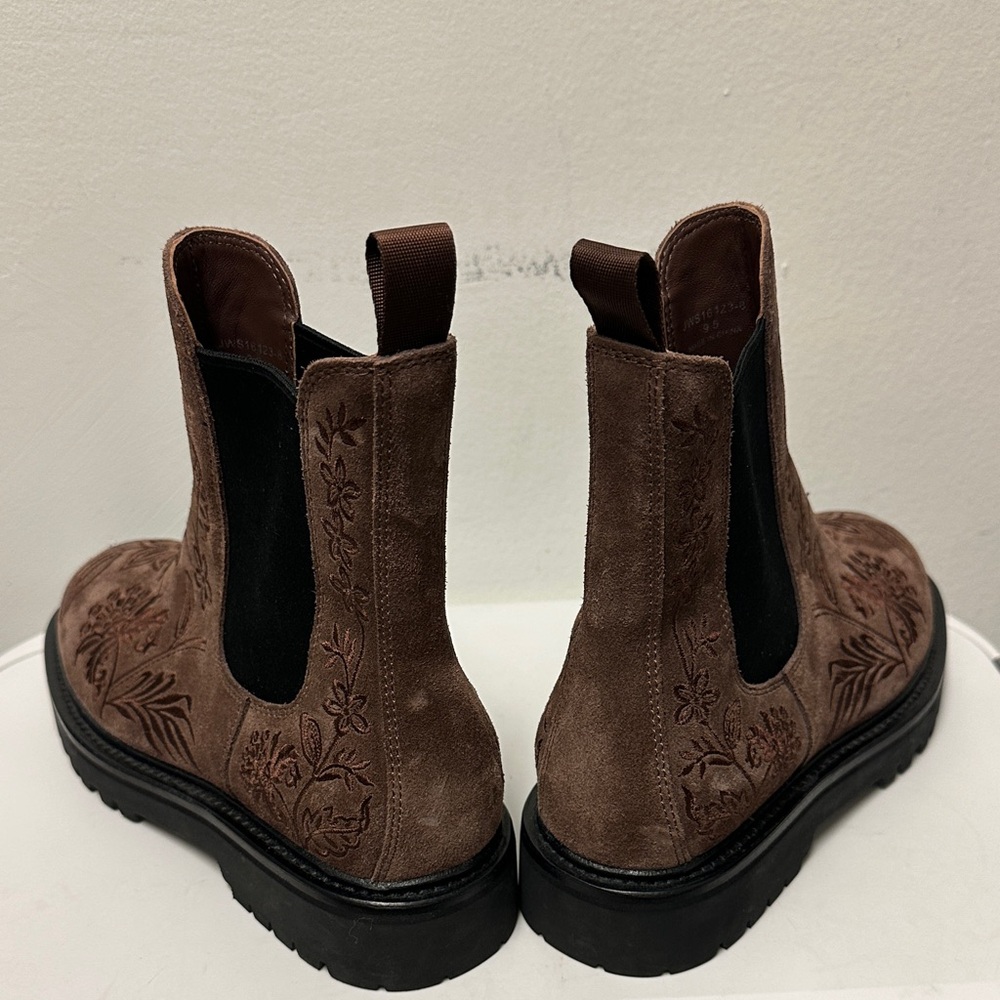 JOHNNY WAS SUEDE LEATHER BLUMA EMBROIDERED CHELSEA ANKLE BOOTS, SO STYLISH - Picture 13 of 14